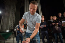 Lade das Bild in den Galerie-Viewer, Out of Darkness - Nidaros domkor, Vivianne Sydnes